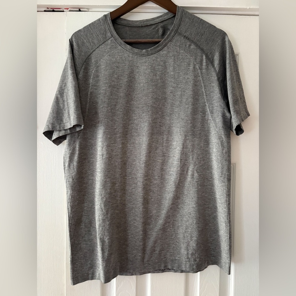 Lululemon‎ Gray Swiftly Size Large EUC